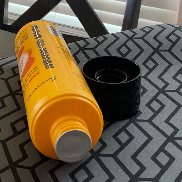 Sunny Isle Kids Care Moisture-Rich Leave-In Detangler 8oz (3/$30) - Picture 4 of 5